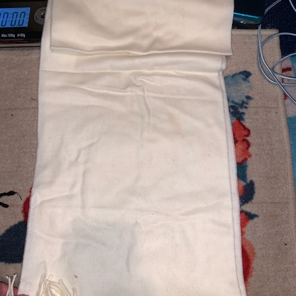 Cashmere scarf - Picture 3 of 3